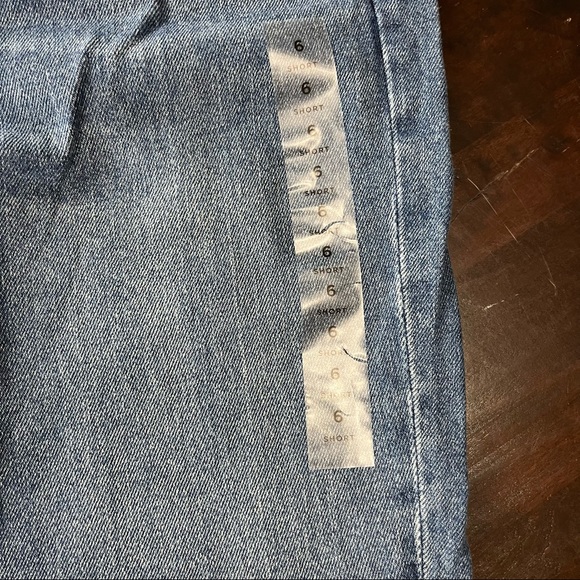 NWT American Eagle women's Mom Jean  medium wash Size 6S High Rise - Picture 10 of 12